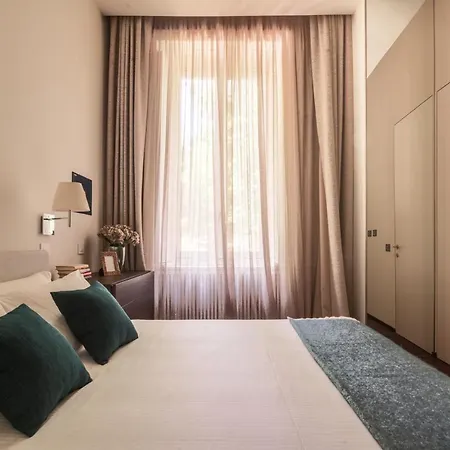 Sant'ambrogio Luxury R&r Lägenhet *