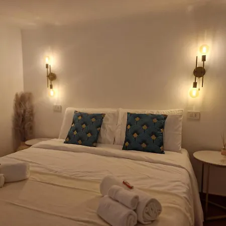 Regina In Porta Romana 2 - Sky Tv, Wifi E Breakfast Box