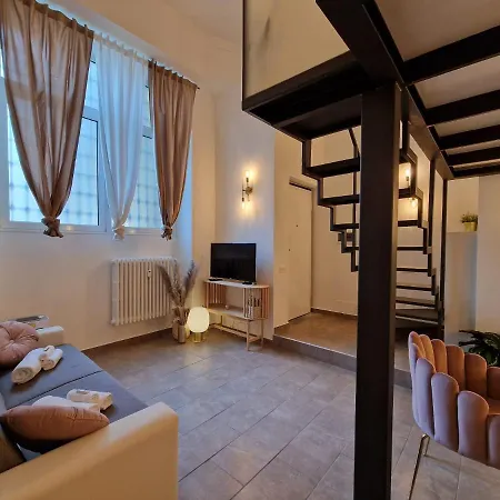 Regina In Porta Romana 2 - Sky Tv, Wifi E Breakfast Box *