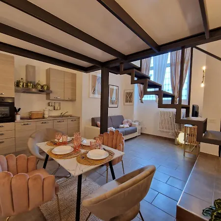 Regina In Porta Romana 2 - Sky Tv, Wifi E Breakfast Box Daire