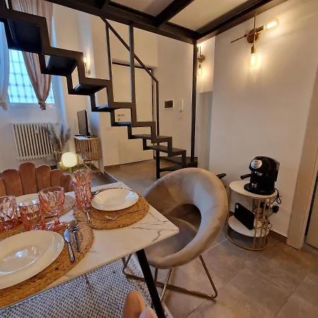 Regina In Porta Romana 2 - Sky Tv, Wifi E Breakfast Box