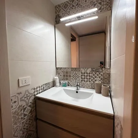 Regina In Porta Romana 2 - Sky Tv, Wifi E Breakfast Box * Milano