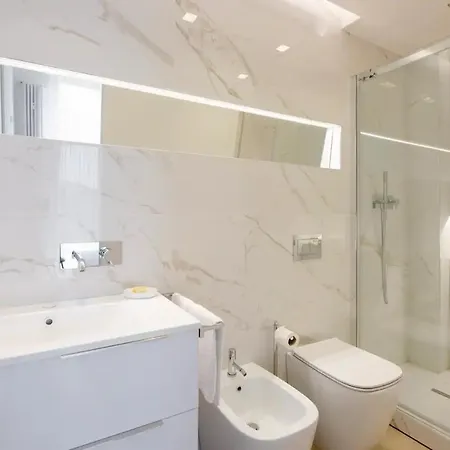 Daire Apartments, Duomo And Navigli, Bright With Balcony - Biancospino