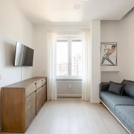 Appartamento - Duomo And Navigli, Bright With Balcony
