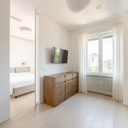 Apartments, Duomo And Navigli, Bright With Balcony - Biancospino