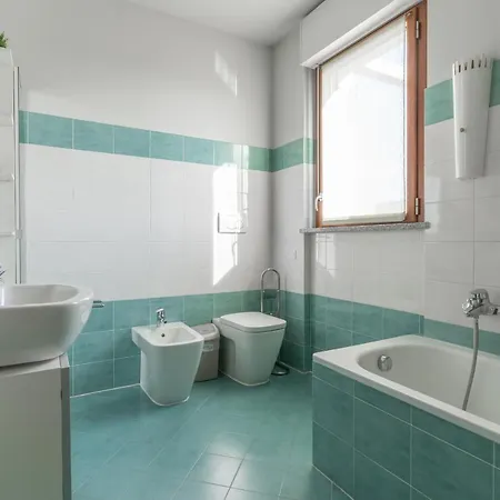 The Best Rent - Bright One-bedroom In Precotto Area Lejlighed