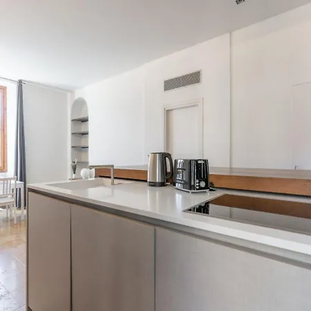 The Rent - Modern Two-bedroom Near Navigli Apartment *