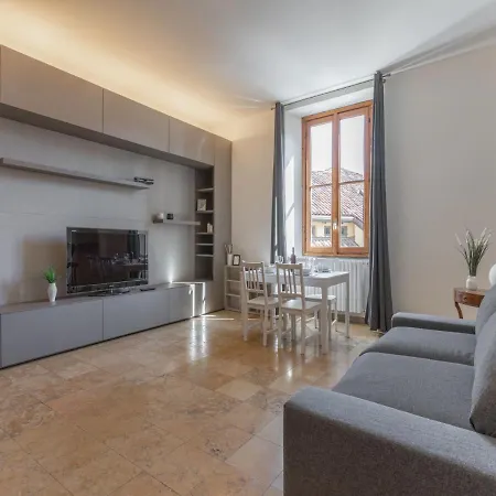 The Rent - Modern Two-bedroom Near Navigli * Milan