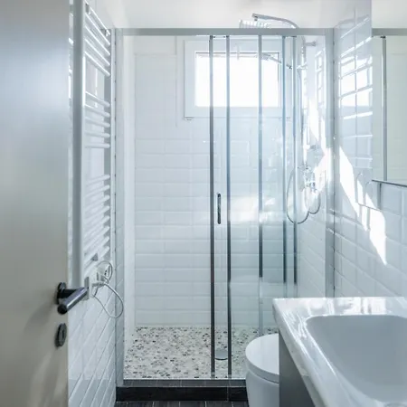 Xenia - Newly Renovated Flat In Fiera Area Appartement Milaan