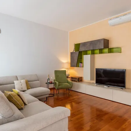 Bnbutler - Stromboli, 22 - Urban Retreat For 6 With Balcony * Milan