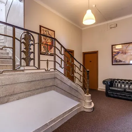 Apollo Hotel 2*