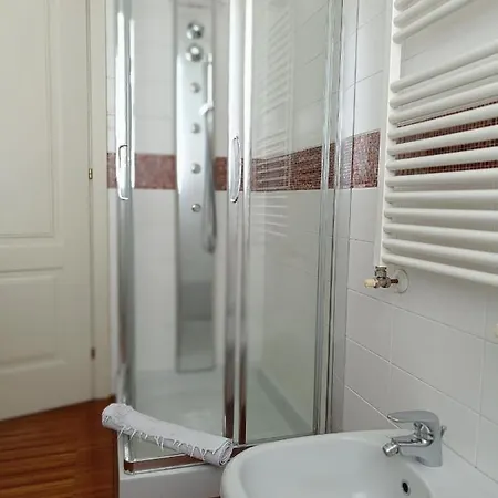 Double Private Bathroom Bocconi Prada Ied Gæstehus