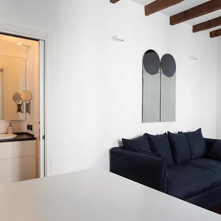 Youhosty - Charming 2-bed Flat With Terrace, Navigli & Duomo