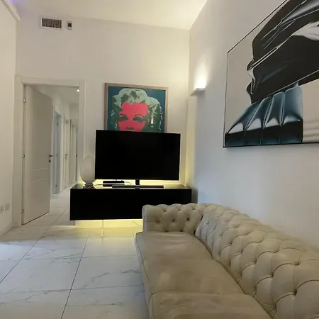 Apartment The White House
