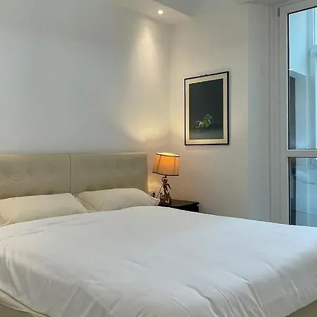 Apartment The White House