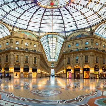 Duomo A 10 Minuti A Piedi + Parking Davanti Casa Appartamento