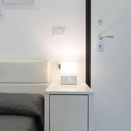 Apartment Maya Loreto Milan