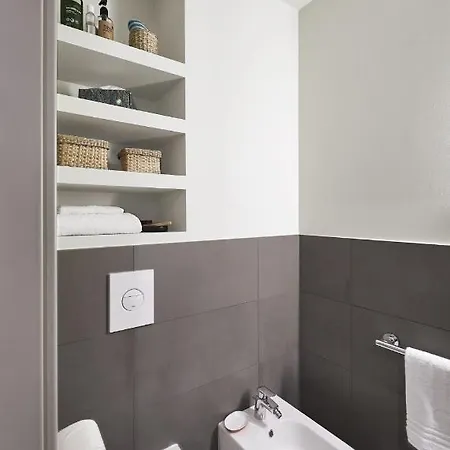 Aparto Giovenale Milan