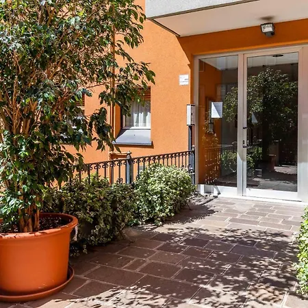 Station & Duomo - Shopping District *