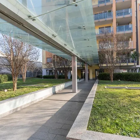 The Best Rent - Bright One-bedroom In Precotto Area Lejlighed
