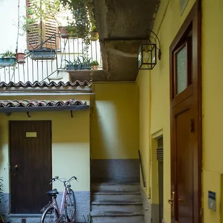 Canal View Historical Apartment Milan