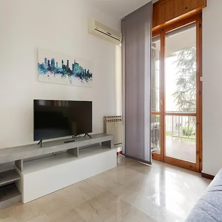 Guesthost - Con Terrazzo A Milano- Greco Pirelli!