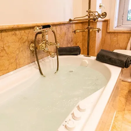 Klimt - Jacuzzi 5 Star - Luxury Design Apartment Milan