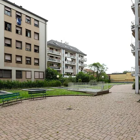 Guesthost - Con Terrazzo A Milano- Greco Pirelli! Apartmán *