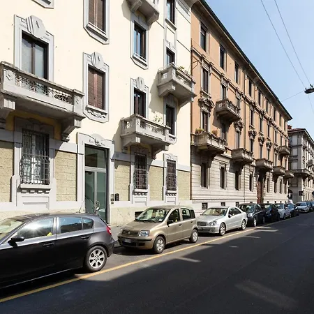 Dateo Balcony Apartment Milan