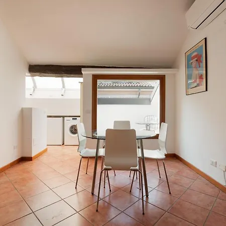 Apartment Corso Balcony Milan