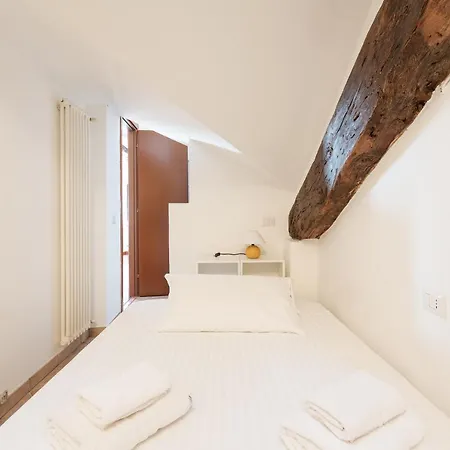 Corso Balcony Milan