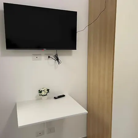 Apartment Tiny House - 15 Minutes To Duomo Milan