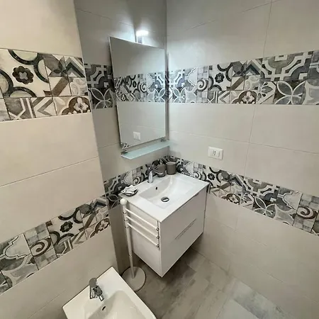 Apartment Tiny House - 15 Minutes To Duomo