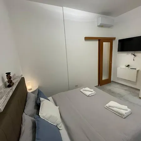 Apartment Tiny House - 15 Minutes To Duomo Milan