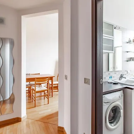 Easylife - Accogliente Residenza Con Balconcino شقة