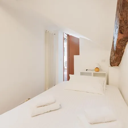 Corso Balcony Milan
