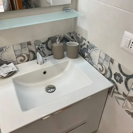 Apartment Tiny House - 15 Minutes To Duomo Milan