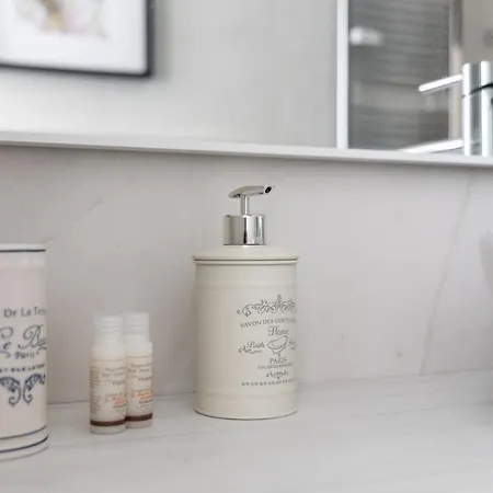 Bocconi Elegante Con Wifi شقة