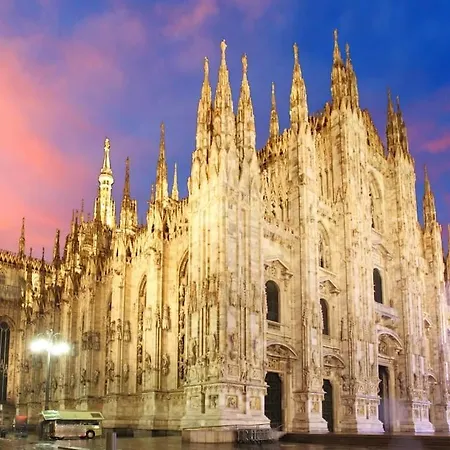 Zona Duomo E Navigli * Милан