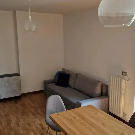 Appartamento Nolo - Ampio Trilocale Con Terrazzino