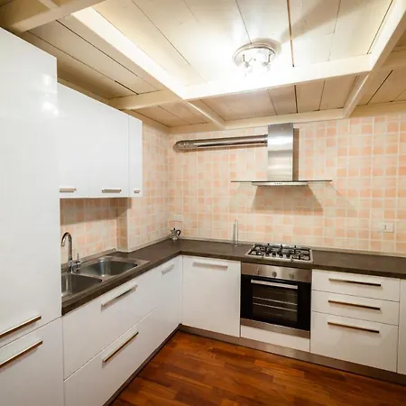Ampio Loft Di Design In Piazza Firenze * Milan