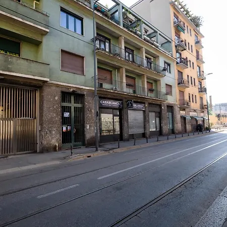 Ampio Loft Di Design In Piazza Firenze Milan