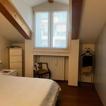 Apartment Elegante Con Camino A Gambara Milan