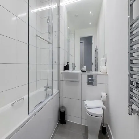 Modern 4 Bedroom Central Daire *