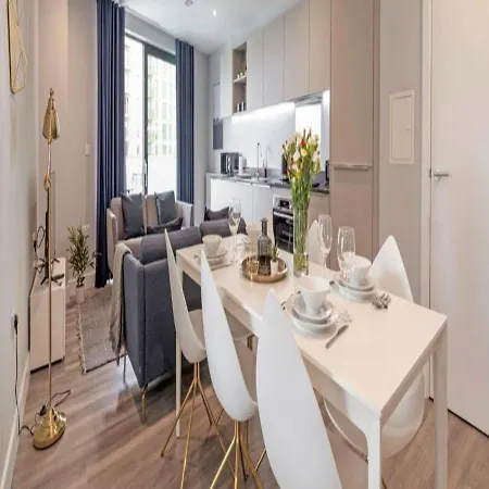Modern 4 Bedroom Central Daire