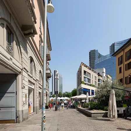 Corso Balcony Apartment Milan