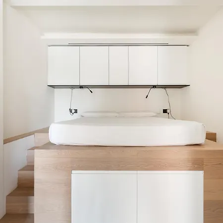 Guesthost - Renovated Apts *