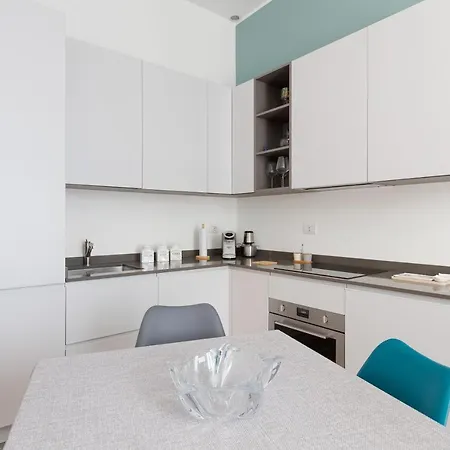 Con Balcone- Bullona District *