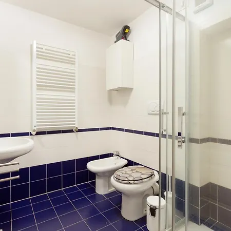 Apartment Con Balcone- Bullona District Milan