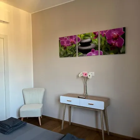 Park In Center Apartment *